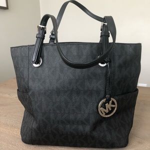 Micheal Kors Black Signature Tote